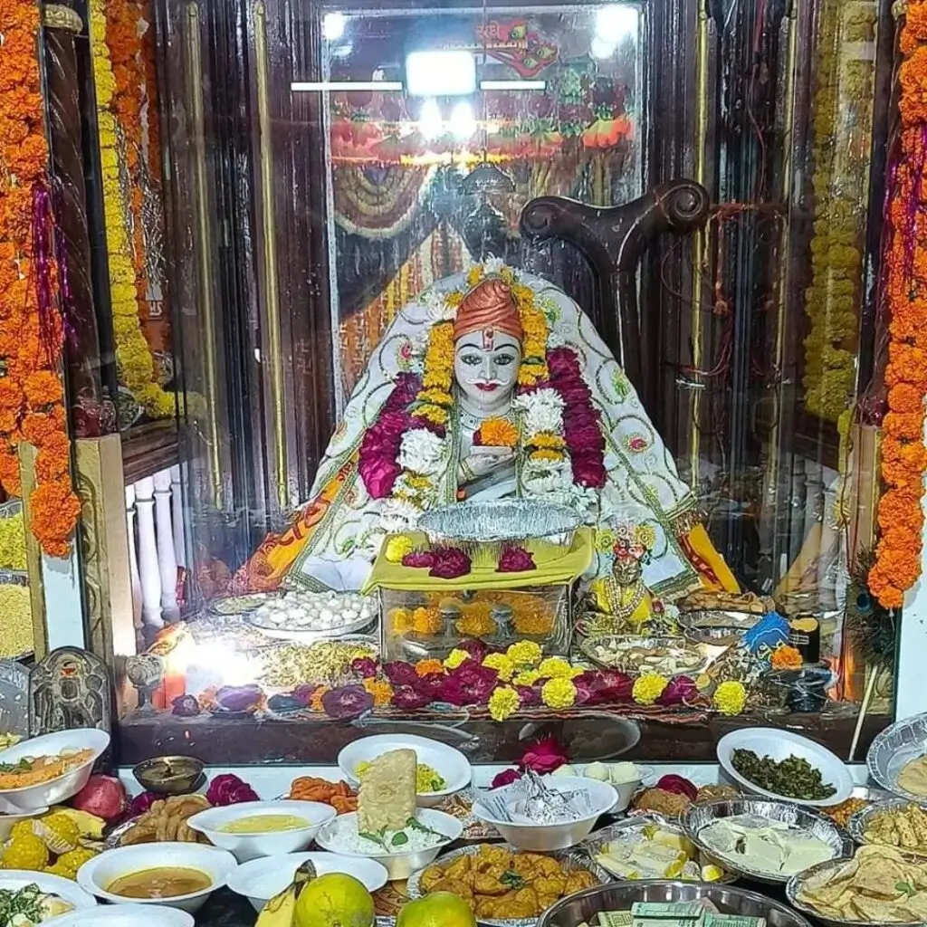 Sandipani Ashram mandir in ujjain . Book us to Visit this Temple. Best hotels in ujjain